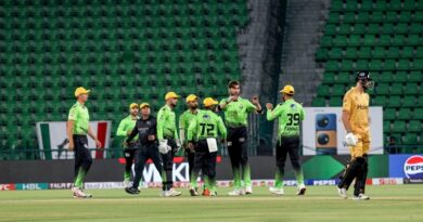 Lahore Qalandars enjoying after Shaheen shah Afridi take a wicket, Photo via: ESPNcricinfo